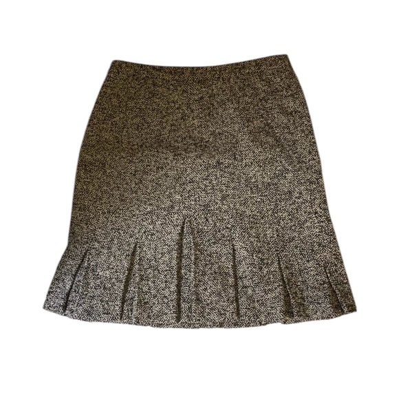 LOFT Dresses & Skirts - Ann Taylor Loft petite trumpet skirt size 6, 80% Wool